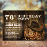 Rustic Wood Western 70th Birthday Party Kaart<br><div class="desc">Nodig je vrienden en geliefden uit voor je 70ste verjaardagsfeestje met deze westerne uitnodiging voor hout.</div>