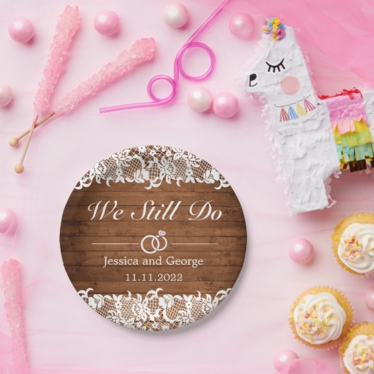 Rustic Wood & White Lace Wedding Jubileum Papieren Bordje (Feest)