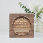 Rustic Wooden Barrel Wedding Uitnodiging (Staand voorkant)