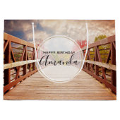 Rustic Wooden Bridge in het Land Birthday Groot Cadeauzakje (Voorkant)