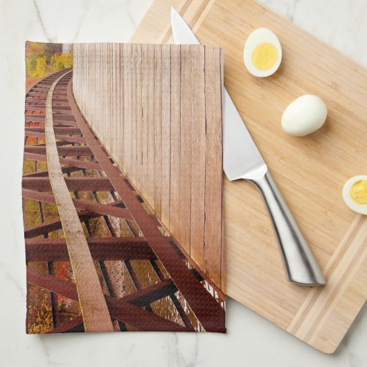 Rustic Wooden Bridge in het land Theedoek (Quarter Fold)