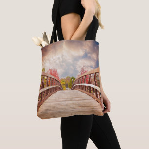 Rustic Wooden Bridge in het land Tote Bag