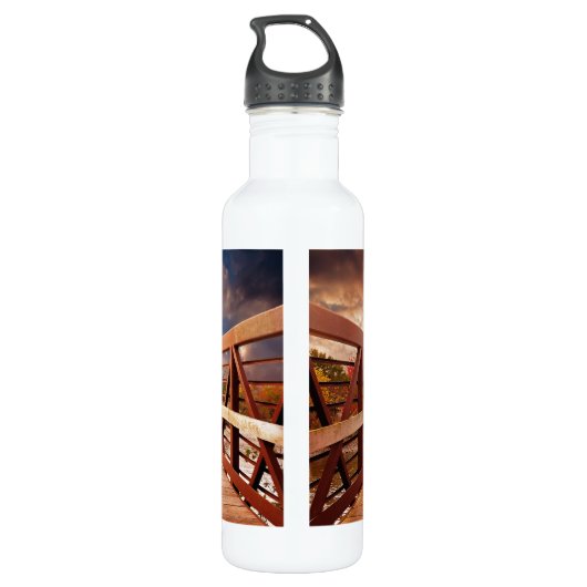 Rustic Wooden Bridge in het land Waterfles (Achterkant)