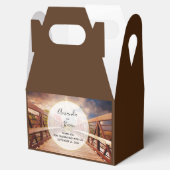 Rustic Wooden Bridge in het Landhuwelijk Bedankdoosjes (Geopend)