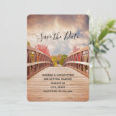 Rustic Wooden Bridge in het Landhuwelijk Save The Date (Staand voorkant)