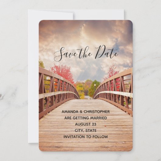 Rustic Wooden Bridge in het Landhuwelijk Save The Date (Voorkant)