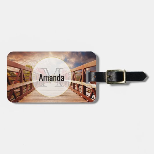 Rustic Wooden Bridge in het Landmonogram Bagagelabel (Voorkant horizontaal)