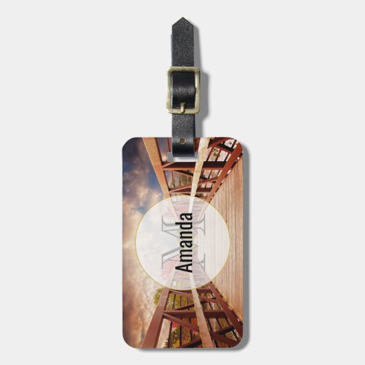 Rustic Wooden Bridge in het Landmonogram Bagagelabel (Voorkant verticaal)