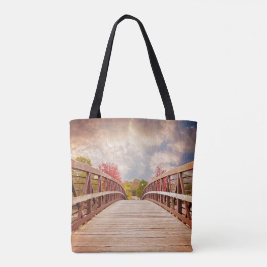Rustic Wooden Bridge in het Landmonogram Tote Bag (Achterkant)