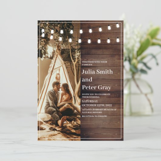 Rustic Wooden String Lights Photo Wedding Kaart (Staand voorkant)