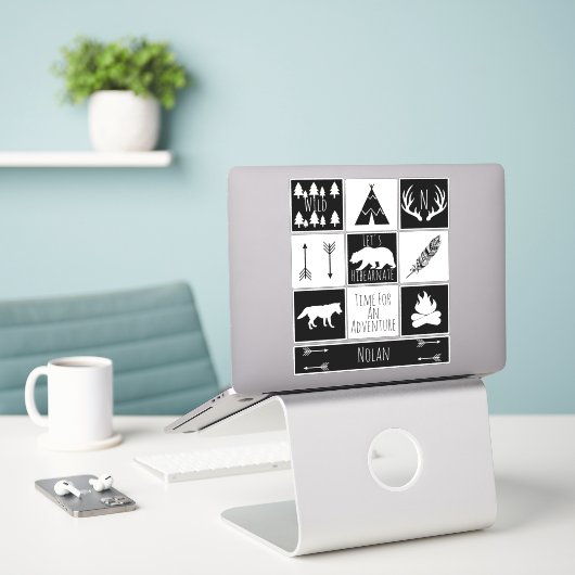 Rustic Woodland Adventure Sticker (Laptop op bureau)