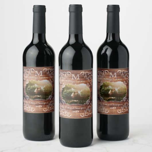 Rustic Woodland Weddenschap Foto Wood Panel Monogr Wijn Etiket (Flessen)