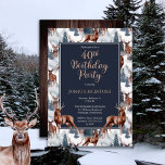 Rustic Woodsy Deer | Forest 40th Birthday Party Kaart<br><div class="desc">Viel zijn verjaardag in roestachtige houtstijl met dit hertenpatroon, een natuur in de openlucht, het ontwerp van de "Birthday Party", met een verscheidenheid aan herten met evergroene bomen, bergen en sneeuw op een witte achtergrond aan de voorkant en een rustige faux donkerhoutachtergrond aan de achterkant. Composietontwerp per feestdag — design....</div>