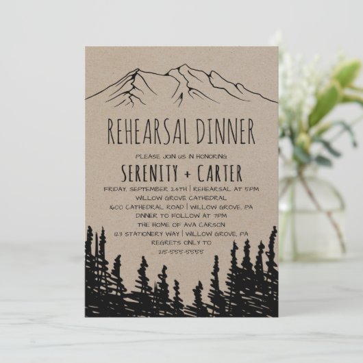 Rustic Woodsy Mountain Rehearsal Dinner Kaart (Staand voorkant)