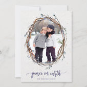 Rustic Wreath Peace on Earth Foto Paars Feestdagenkaart (Voorkant)