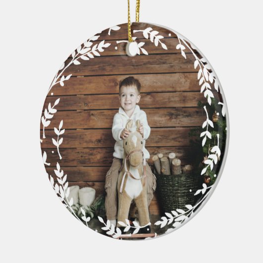 Rustic Wreath Photo and Monogram Keepomwille Keramisch Ornament (Links)