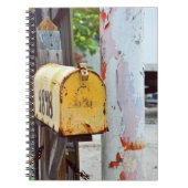 Rustic Yellow Mailbox Notitieboek (Voorkant)