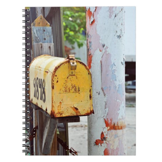 Rustic Yellow Mailbox Notitieboek (Voorkant)