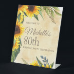 Rustic Yellow Sunflower 80th Birthday Reclamebord Met Voetstuk<br><div class="desc">Rustieke gele en bruine zonnebloemen met mooie groene bladeren 80e verjaardagsfeestje welkomstbord voor vrouwen. Neem contact met mij op voor hulp bij uw maatwerk of om bijpassende producten aan te vragen</div>
