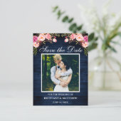 Rustiek Blauw Hout Roze Bloemen Foto Save the Date Briefkaart (Staand voorkant)