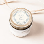Rustiek  Bloemen Lijst Bruiloft Ronde Sticker<br><div class="desc">Elegante rustieke bloemenlijn kunst bruiloft sticker met een stoffige blauw gekleurde  botanische krans ontwerp.</div>