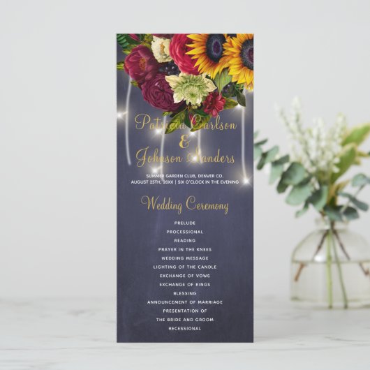 Rustiek bloemenbordeaux krijtbord bruiloft program programmakaart (Staand voorkant)