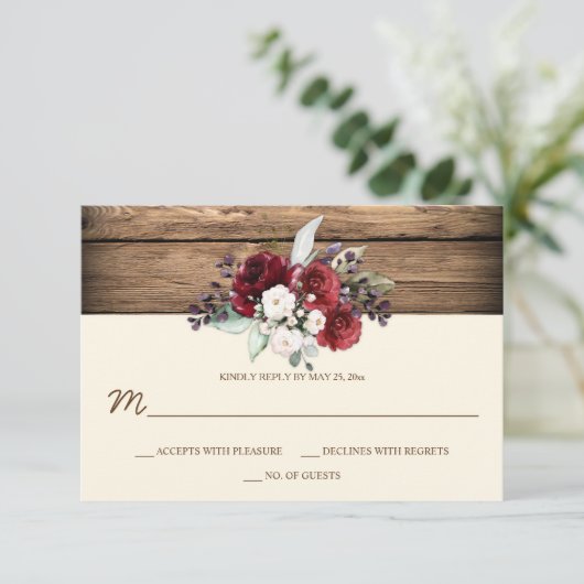 Rustiek Boho Bourgondië & Witte Rozen Schuur Hout RSVP Kaartje (Staand voorkant)