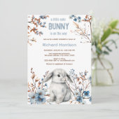Rustiek bos schattige bunny baby shower uitnodigin kaart (Staand voorkant)