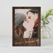 Rustiek bruin hout script hart 2 foto's bruiloft kaart (Staand voorkant)