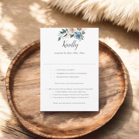 Rustiek Dusty Blue Flowers Script Bruiloft RSVP Kaartje