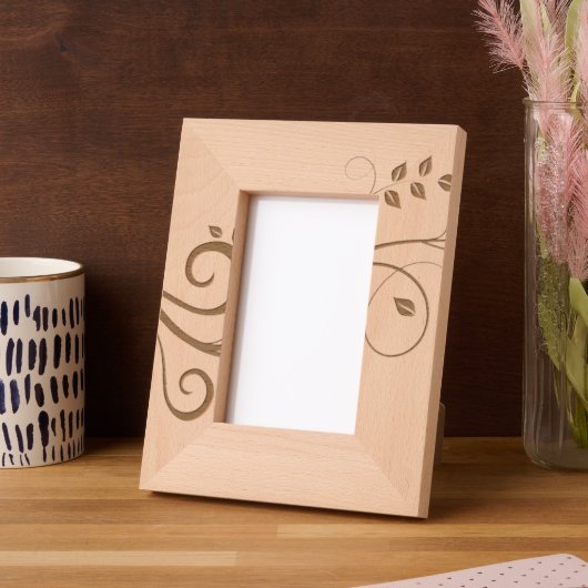 Rustiek gebladerte laat botanische foto achter gegraveerde lijstjes (Links)