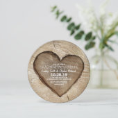 Rustiek gesneden boom hout hart verlovingsfeest kaart (Staand voorkant)