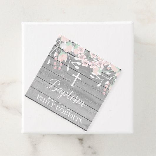 Rustiek grijs hout blush bloesem doop bedankjes labels (In situ)