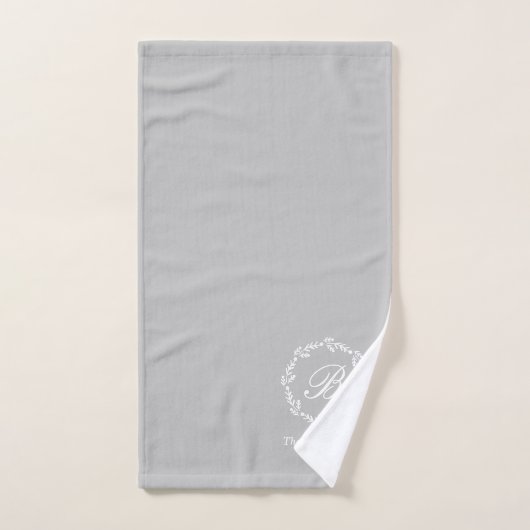 Rustiek Grijs Winter Krans Familienaam Monogram Bad Handdoek (Handdoek)