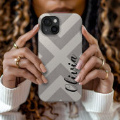 Rustiek Grijs X Chevron Monogram iPhone 15 Hoesje
