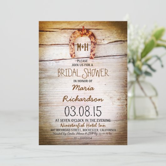 Rustiek hoefijzer Hout Bruids Douche Uitnodiging (Staand voorkant)