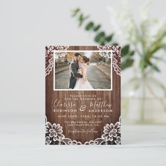 Rustiek Hout & Classy Lace Trouwfoto Uitnodiging Briefkaart (Staand voorkant)