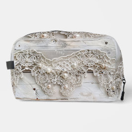 Rustiek hout en antieke kant toilettasje