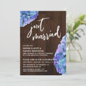 Rustiek hout en blauwe hortensia net getrouwd kaart (Staand voorkant)