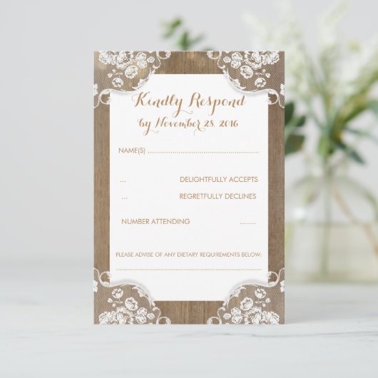 Rustiek hout en kant bruiloft RSVP (Staand voorkant)