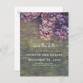 Rustiek Hout en Paarse Lilacs Floral Save the Date Aankondigingskaart (Voorkant / Achterkant)