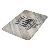 Rustiek Hout Gepersonaliseerde Familie Cabine Naam Badmat (Gekanteld)