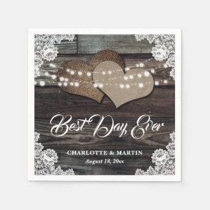 Rustiek hout kant twee jute harten bruiloft servet
