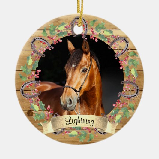 Rustiek Hout Kerstpaard Foto gepersonaliseerd Keramisch Ornament (Voorkant)