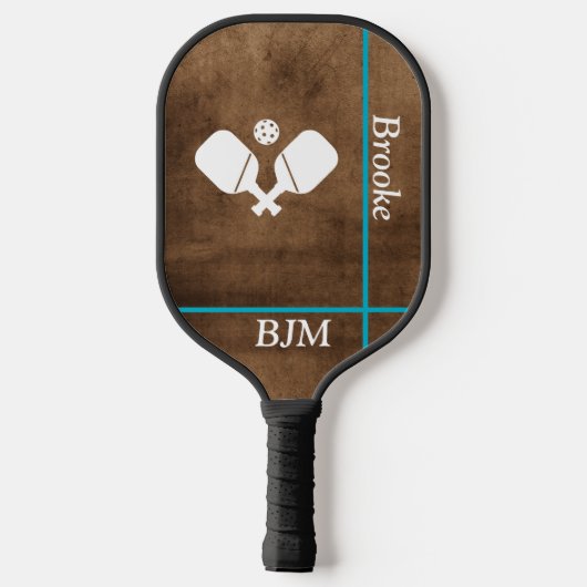 Rustiek hout met Mongram Pickleball Paddle (Achterkant)