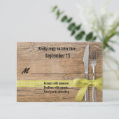 Rustiek Hout Met Silverware Wedding RSVP Kaart (Staand voorkant)