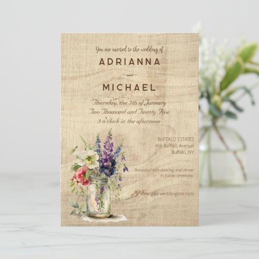 Rustiek hout metselaar pot bloemenbruiloft uitnodi kaart (Staand voorkant)