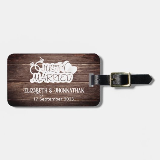 Rustiek hout net getrouwd wit typografie paar bagagelabel (Voorkant horizontaal)