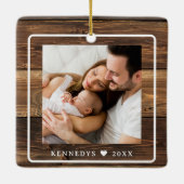 Rustiek hout Onze eerste kerst 2 foto Keramisch Ornament (Achterkant)