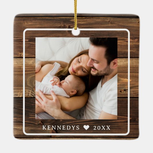 Rustiek hout Onze eerste kerst 2 foto Keramisch Ornament (Achterkant)